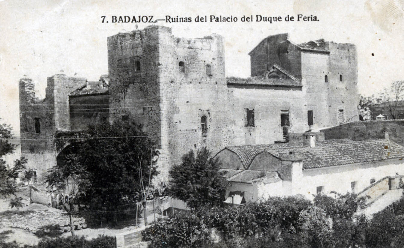 Lámina 3. Las ruinas del palacio, atribuido al duque de Feria, en una postal editada en torno a 1920.
