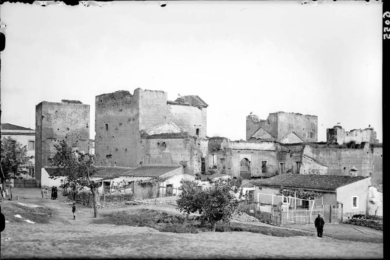 Lámina 4. Castillo de Badajoz. António Passaporte, hacia 1934.